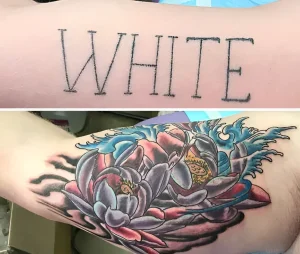 До и после: на верхней фотографии видна надпись WHITE на предплечье, на нижней — эта надпись перекрыта новой татуировкой с лотосами и волнами