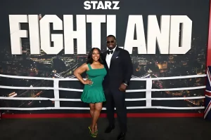 Рэпер 50 Cent и певица Тейяна Тейлор позируют на красной дорожке премьеры сериала Fightland от канала Starz