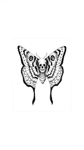 Детальный эскиз татуировки в стиле blackwork: бабочка с крыльями, украшенными геометрическими узорами, и человеческим черепом вместо тела. Изображение выполнено в монохромной гамме с акцентом на контраст и текстуру.