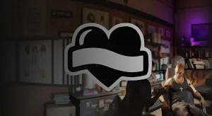 Скриншот из GTA 5: интерьер тату-салона с неоновой вывеской TATTOO, мастером в майке с крестом, полками с оборудованием и постерами с эскизами на стене; в центре наложен крупный стилизованный значок с лентой