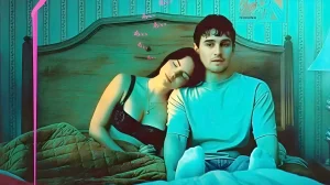Кадр из фильма Obsession режиссёра Кэрри Баркер: Инде Наварретте спит на плече Майкла Джонстона на кровати в спальне с бирюзовой цветокоррекцией и розовой неоновой линией