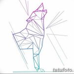 Эскиз татуировки воющего волка, выполненный в геометрическом стиле с использованием линий синего и бирюзового цвета.