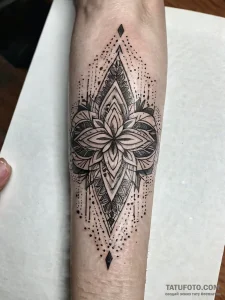 Keystone echoing spectral light, artistic tat... - эскиз тату (№1751293678_0, 30.06.2025 14:27) — Tatufoto.com