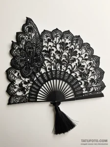 A beautiful, ornate hand fan, made of black l... - эскиз тату (№1752098139_0, 09.07.2025 21:55) — Tatufoto.com