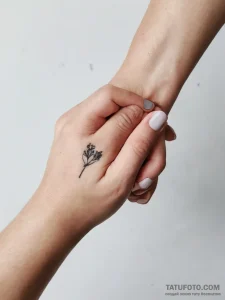 Tattoo sketch a pair of hands holding a tiny,... - эскиз тату (№1753818516_0, 29.07.2025 19:48) — Tatufoto.com