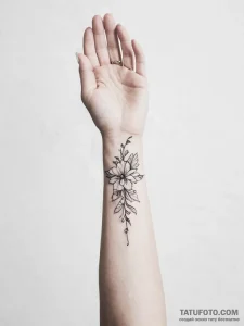 Tattoo sketch dainty wrist tattoo - эскиз тату (№1756713925_0, 01.09.2025 08:05) — Tatufoto.com