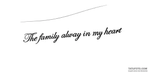 Эскиз татуировки "The family always in my heart" изящным каллиграфическим шрифтом с плавными линиями.